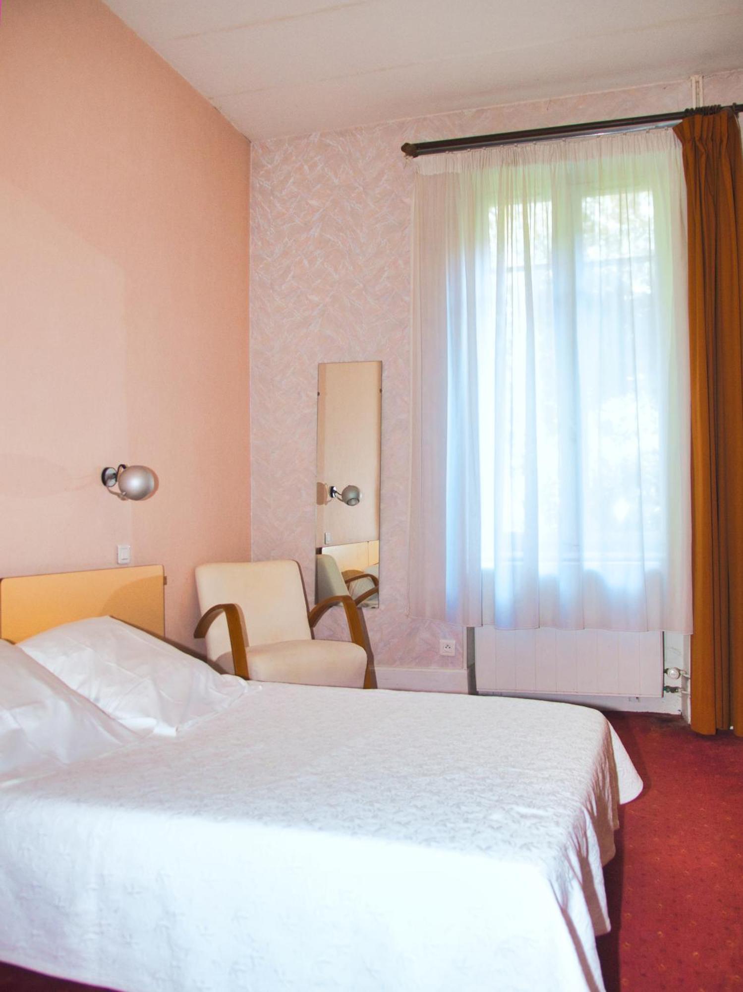 Hotel De Paris Châtel-Guyon Rum bild